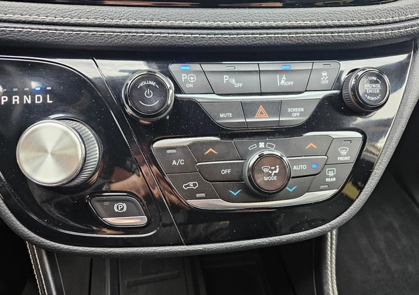 Chrysler Pacifica cena 231117 przebieg: 34463, rok produkcji 2021 z Szubin małe 742